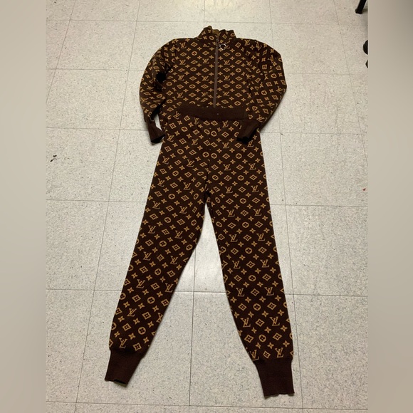 Womens Team Sports Track Suit Size Small. Please check dimensions. NWOT. - Picture 1 of 10